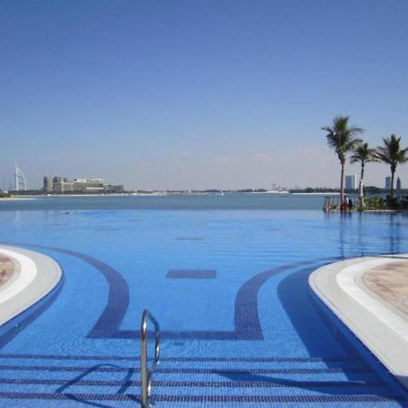 Апартаменты Tiara - Luxury Palm Jumeirah - Private Beach And Pool! Дубай Экстерьер фото