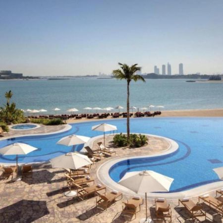 Апартаменты Tiara - Luxury Palm Jumeirah - Private Beach And Pool! Дубай Экстерьер фото