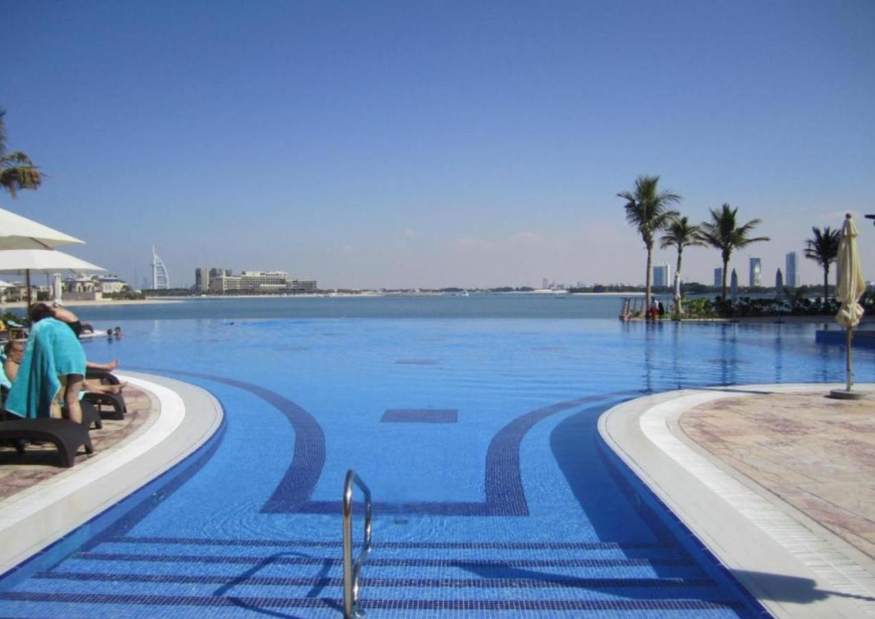 Апартаменты Tiara - Luxury Palm Jumeirah - Private Beach And Pool! Дубай Экстерьер фото